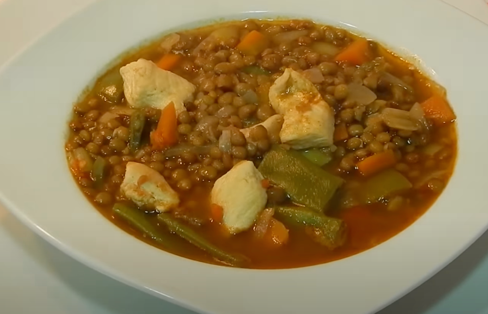 Lentejas con pollo y verduras